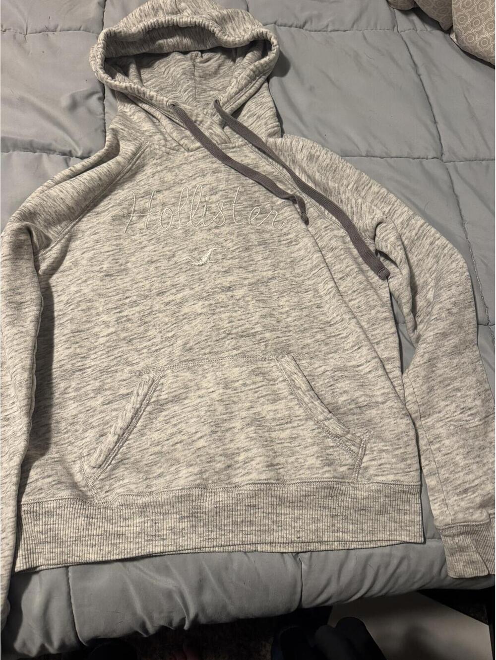 Hollister Gray Heather Pullover Hoodie Women’s Small Embroidered Logo